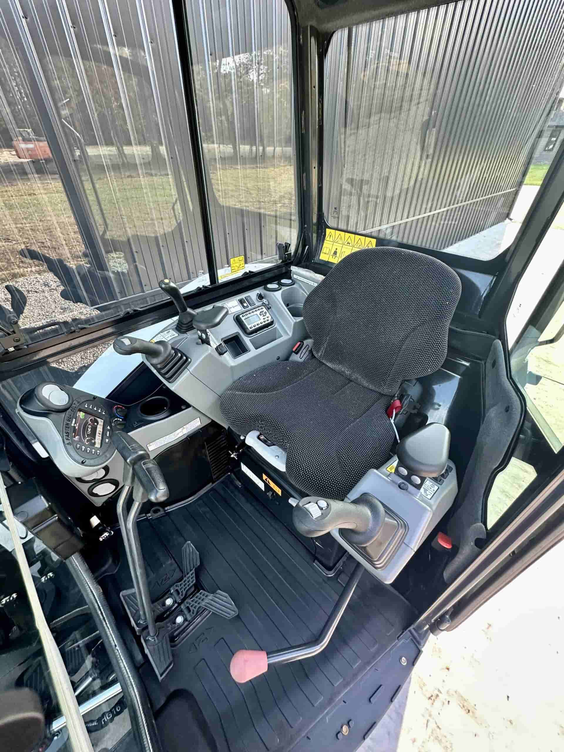 2020 BOBCAT E32i
